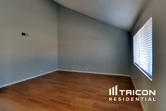 110 Inverness Drive Photo 2