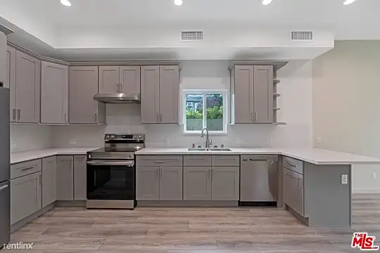 3500 La Clede Ave Photo 2