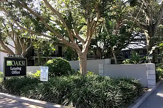 The Oaks on Azeele Apartment Homes Photo 1