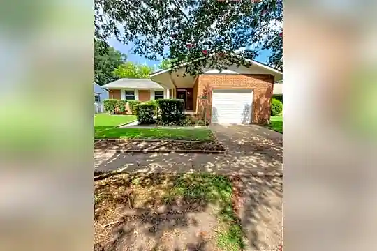 1109 Craig St Photo 1