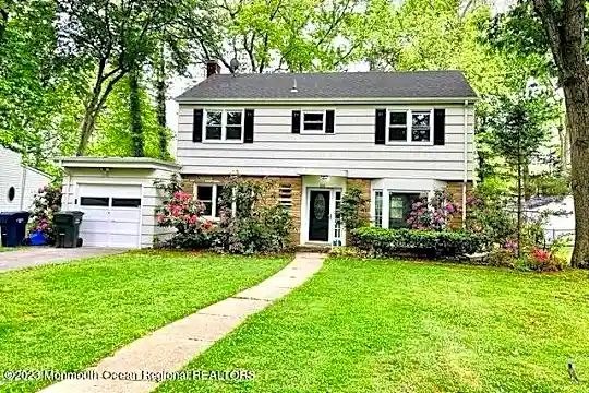 616 Wildwood Rd Photo 1