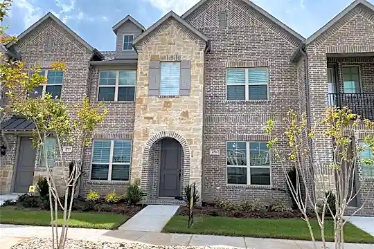 2721 Vista Park Ln Photo 1