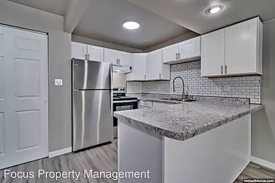 321, 323 Southtowne Dr. Photo 1