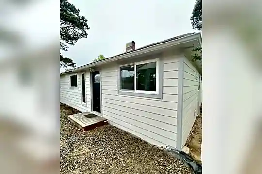 1255 SW Seabrook Ln Photo 1