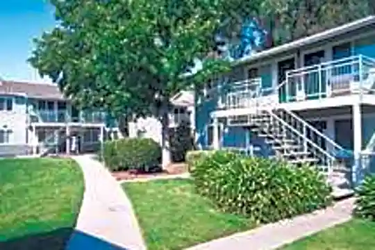 Country Hills Photo 2