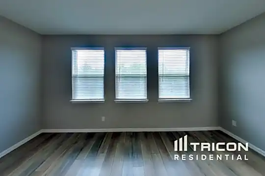 448 Walpole Court Photo 2