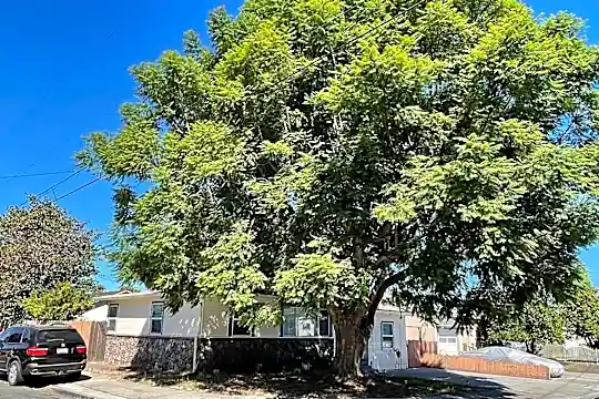 351 Bartlett Ave Photo 2
