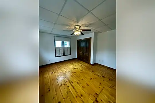 17 White Ct Photo 2