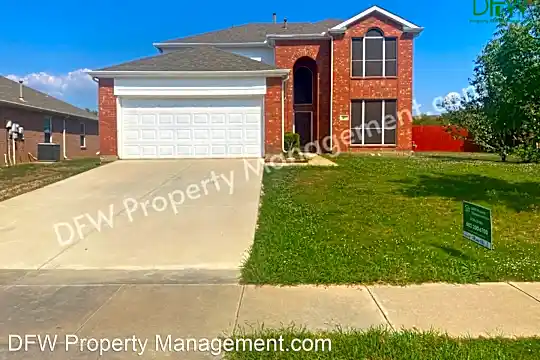 2805 Crater Lake Ln Photo 1