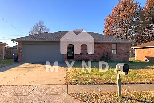 1140 W Lindberg Street Photo 1