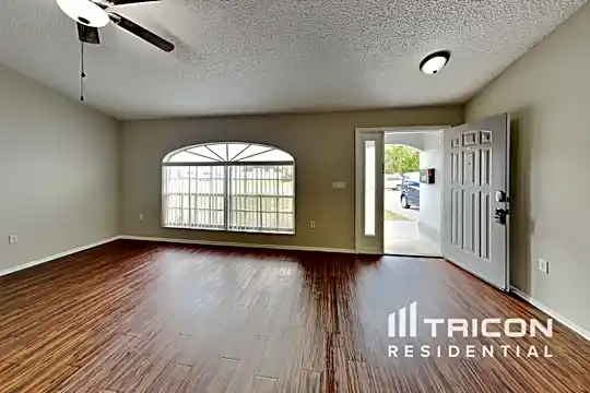 5397 Landover Boulevard Photo 2