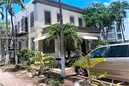 371 NW 3rd St #0 Photo 2