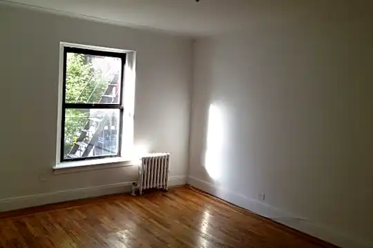 201 Sullivan St Photo 2