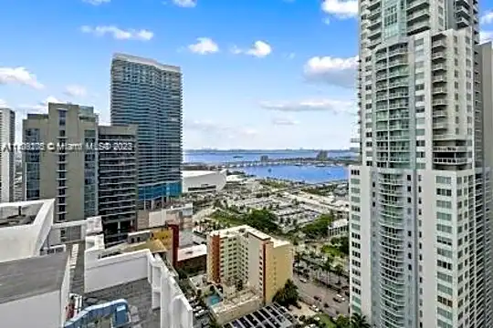 Caoba - Best views in Downtown Miami ✨ Lease today and live rent free for  up to two months!