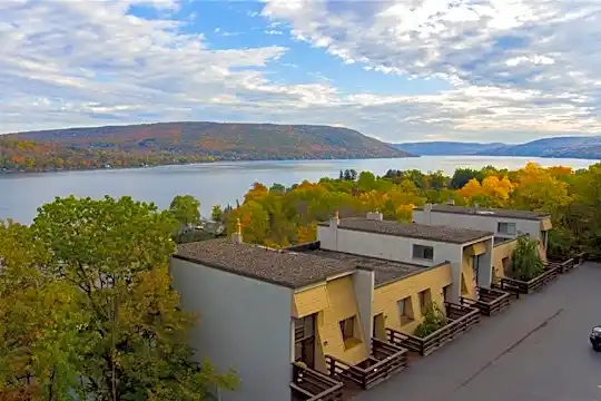 2 Cliffside Dr Photo 1