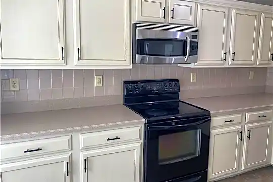5182 Laurel Bridge Ct SE Photo 2