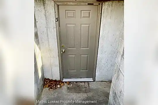 215 E Grandview Dr Photo 2