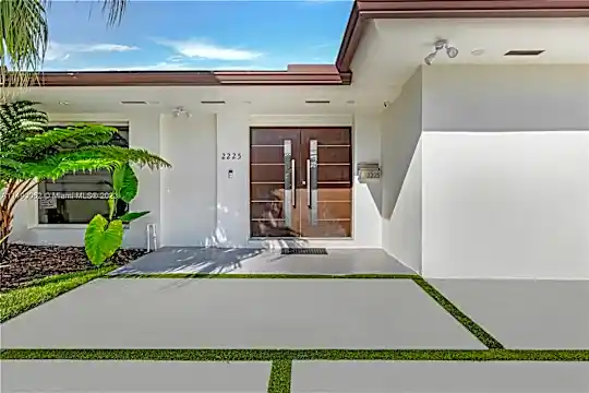 2225 Arch Creek Dr Photo 2