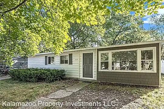 2426 Shasta Dr Photo 1