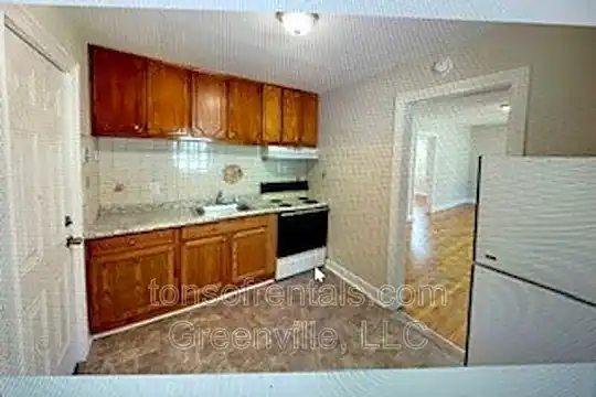 5 Prancer Ave Photo 2
