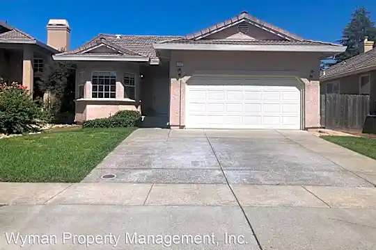 2072 Devonshire Dr Photo 1