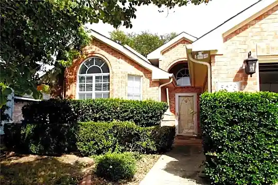 5613 Cypress Dr Photo 2