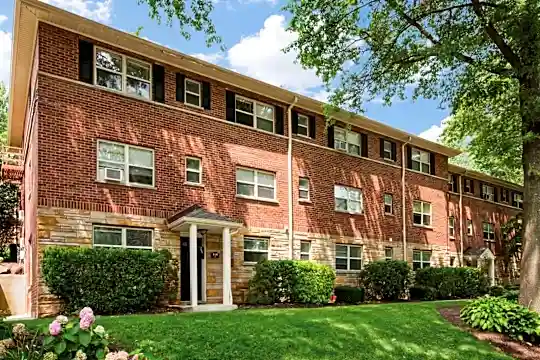 Oak Manor Apartments Photo 1