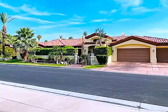 16 Villaggio Pl Photo 1