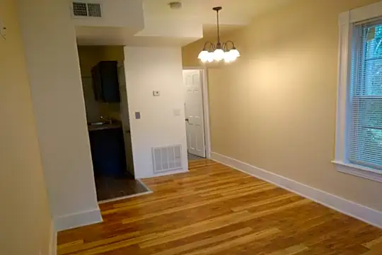 24 Banks St Photo 1