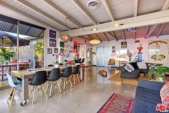 8147 Mulholland Terrace Photo 2