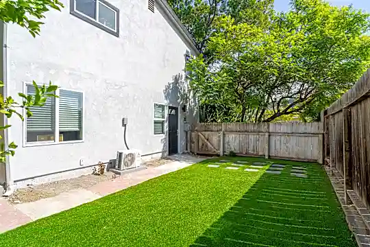 5012 54th St Photo 1