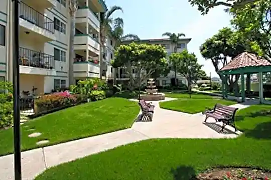 Huntington Terrace North Senior Apartments Photo 2