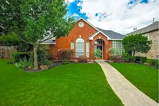 1813 Travis Dr Photo 1