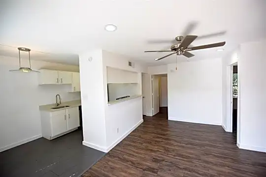 5404 Reiger Ave #304 Photo 2