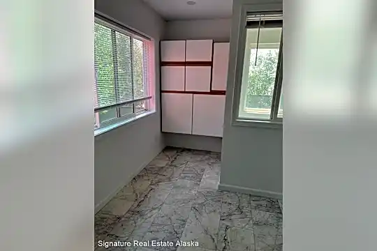 3100 N Lazy Eight Ct Photo 2
