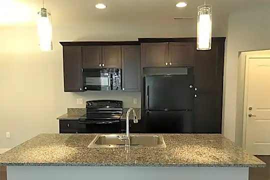 1613 McCleary Ln Photo 2