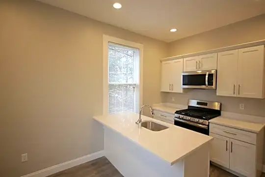79 Lloyd Ave Photo 1