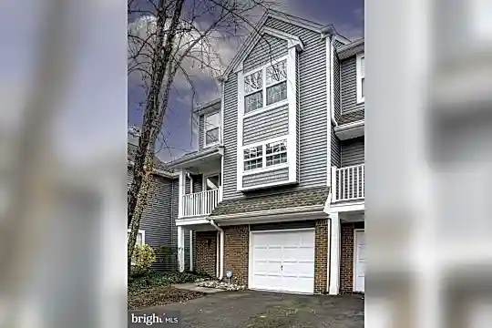 3 Halstead Pl Photo 1