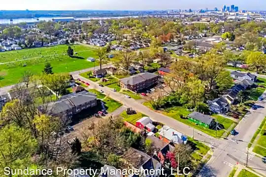 810 Howard Ave Photo 2