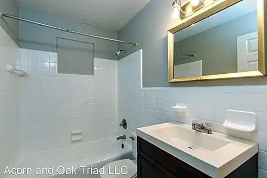 1018 Dillard St Photo 2