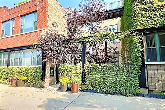 2943 N Lincoln Ave #113 Photo 1