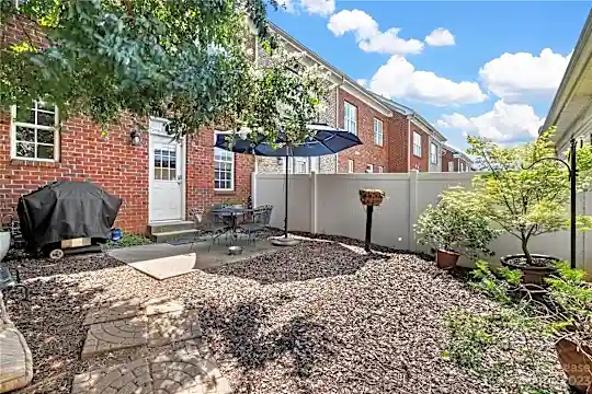 118 Singleton Rd Photo 2