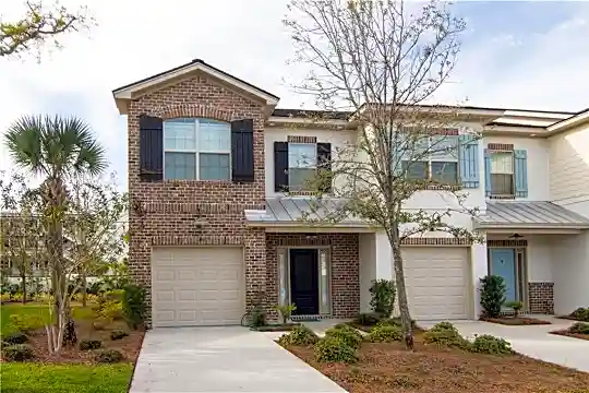 1408 Mariners Cir Photo 1