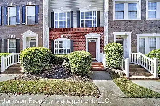9608 Kings Parade Blvd Photo 1