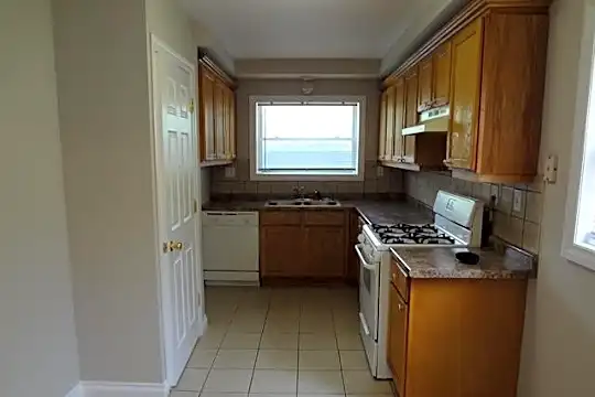 21437 Lakebreeze St Photo 2