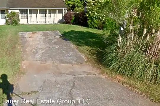 2586 Chateau Ln Photo 1