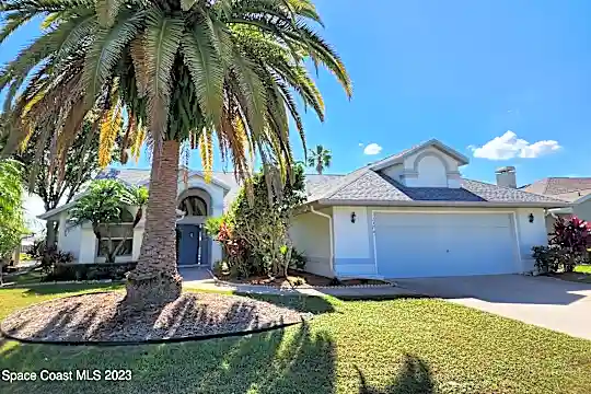 1375 Cypress Trace Dr Photo 2