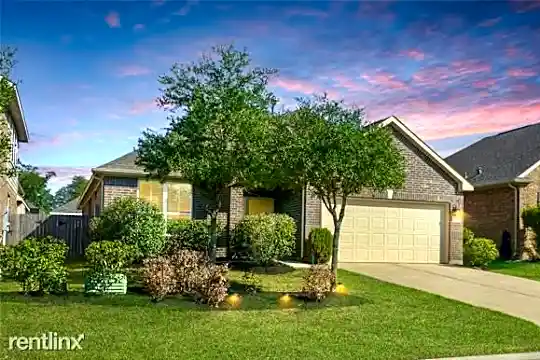 2237 Maple Point Dr N Photo 2