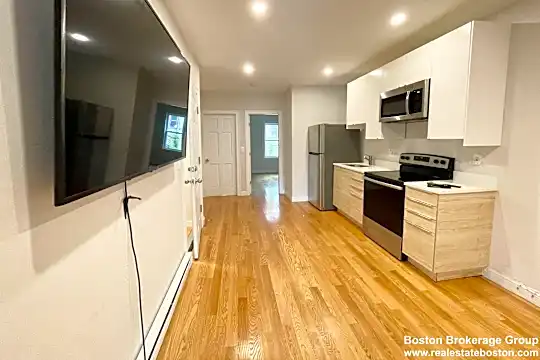 7 Warwick St Photo 1