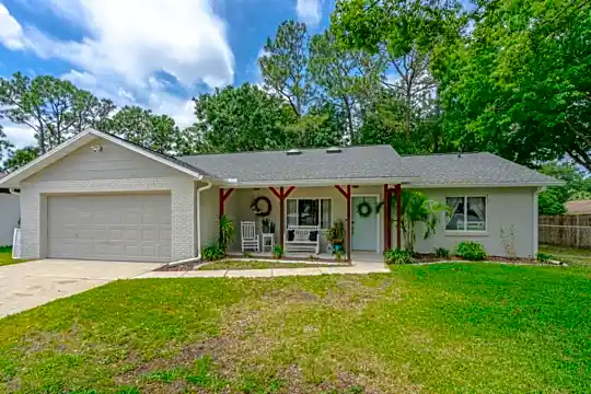 1228 Thomas Dr Photo 1